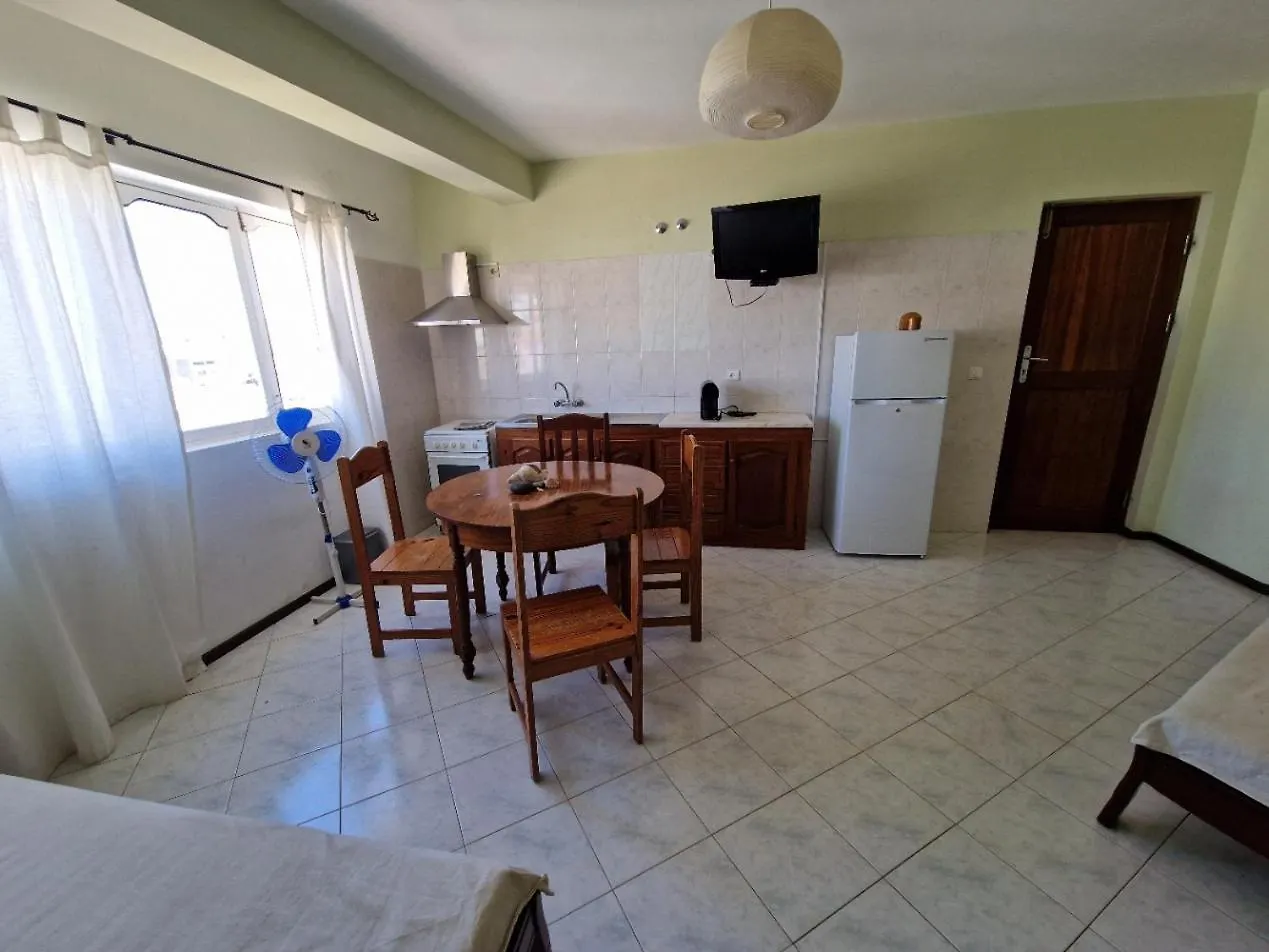 **  Residencial Raiar Hotel Mindelo Zöld-foki-szigetek